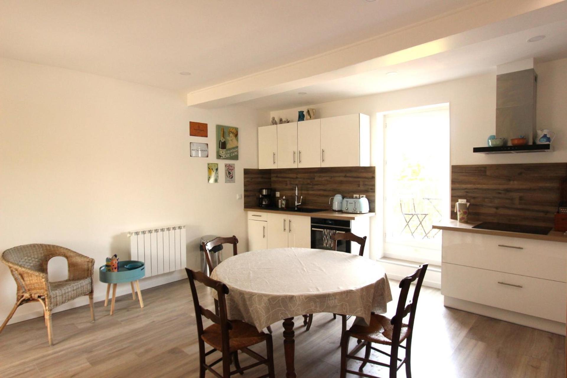 Joli Appartement Avec Balcon Au Coeur De Forcalquier Exterior photo